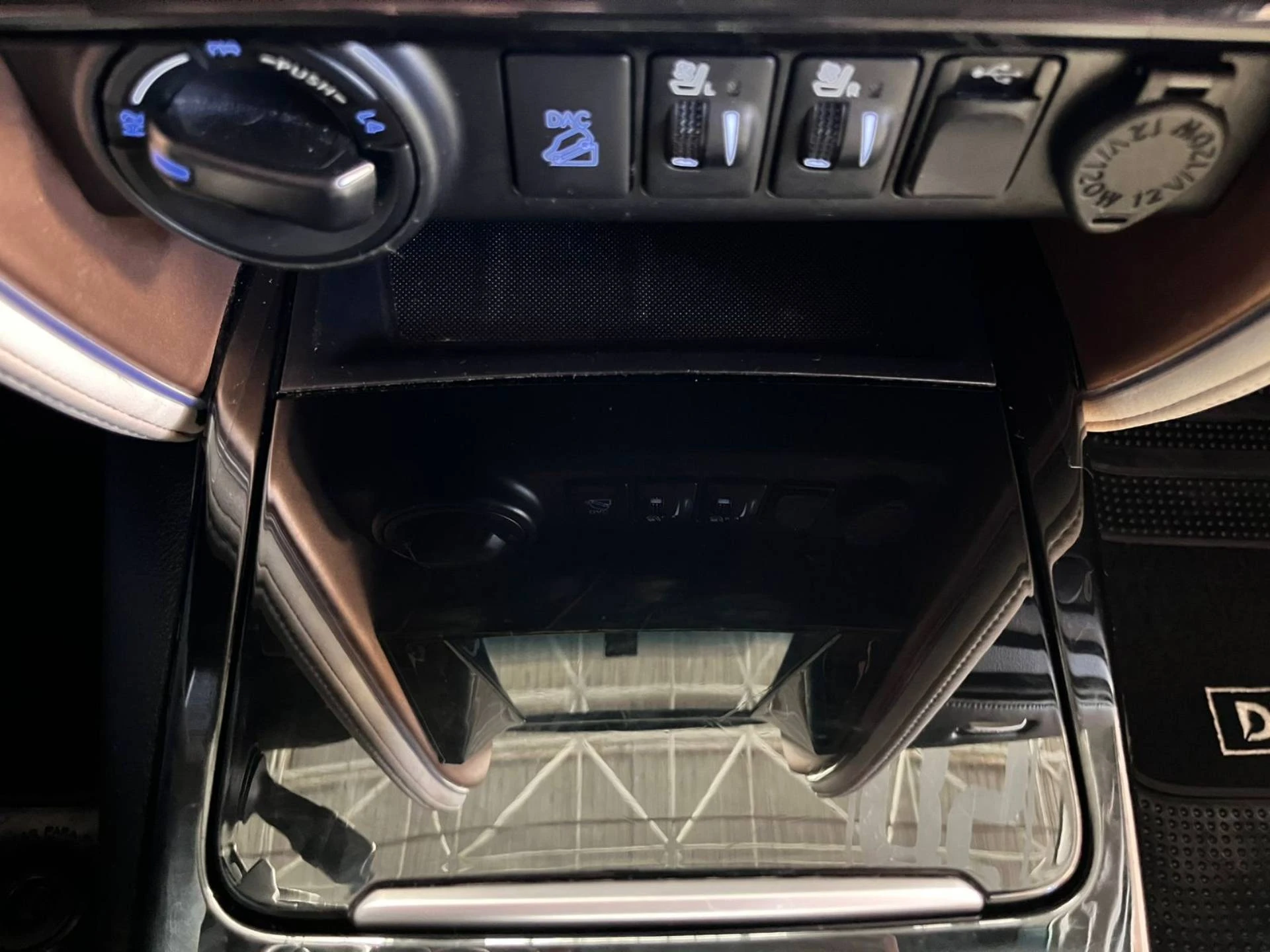 TOYOTA HILUX SW4