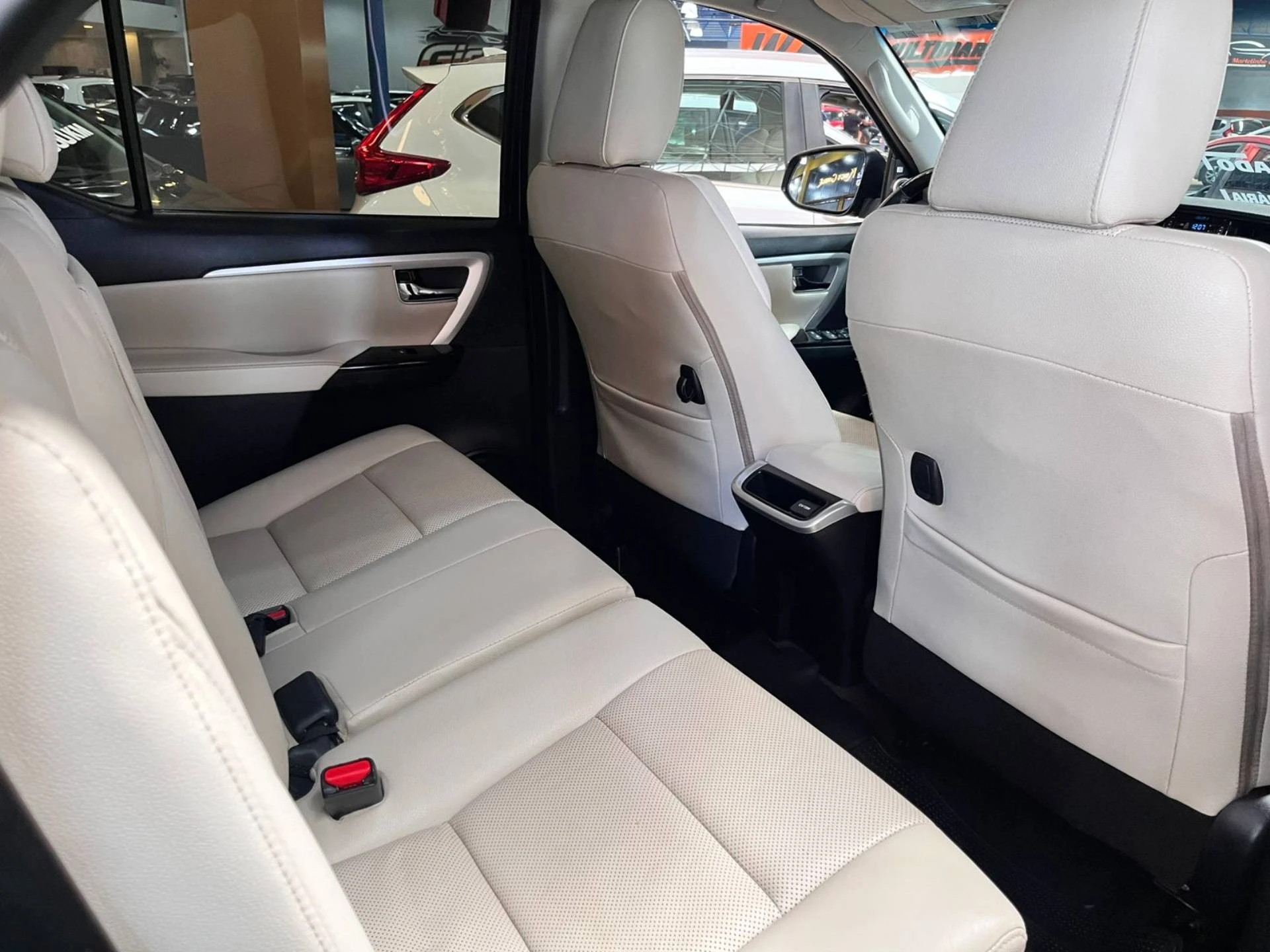 TOYOTA HILUX SW4