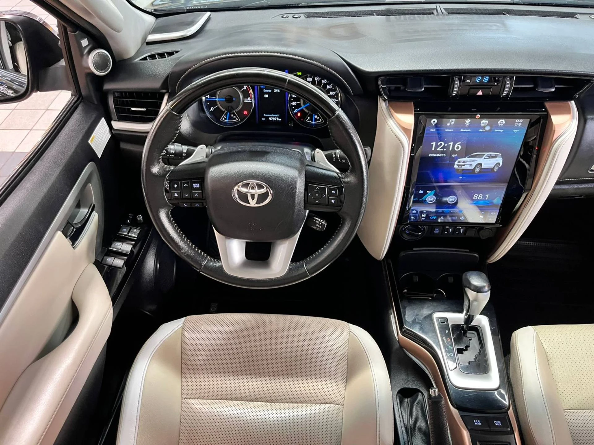 TOYOTA HILUX SW4