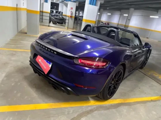 PORSCHE 718
