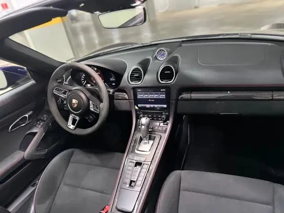 PORSCHE 718