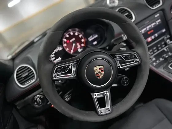 PORSCHE 718