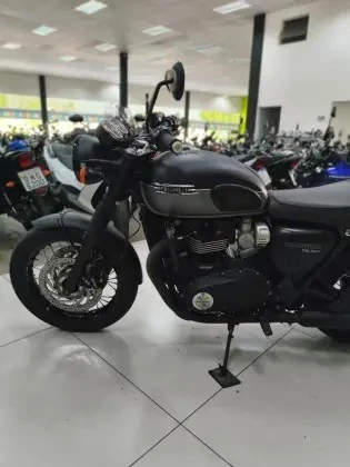 TRIUMPH BONNEVILLE T120 BLACK 1200