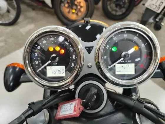 TRIUMPH BONNEVILLE T100 BLACK 900