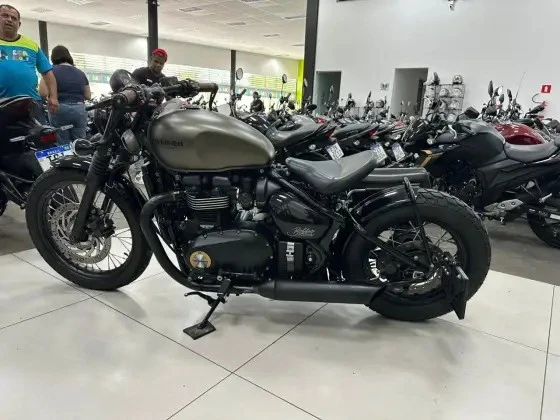 TRIUMPH BONNEVILLE BOBBER 1200
