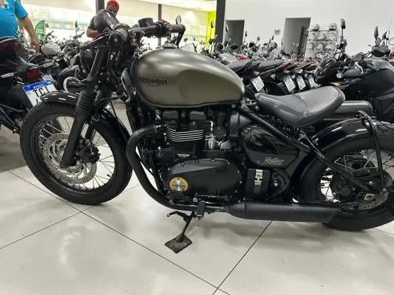 TRIUMPH BONNEVILLE BOBBER 1200