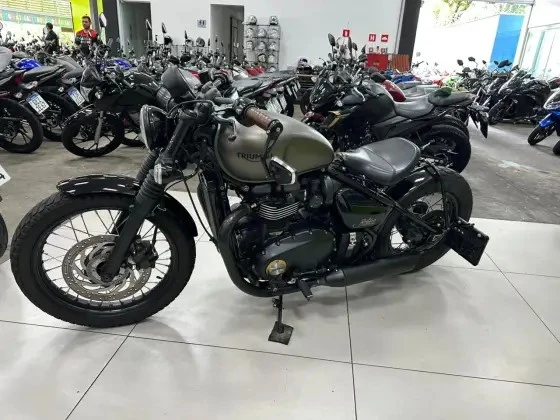 TRIUMPH BONNEVILLE BOBBER 1200
