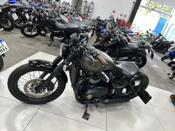 TRIUMPH BONNEVILLE BOBBER 1200