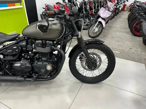 TRIUMPH BONNEVILLE BOBBER 1200