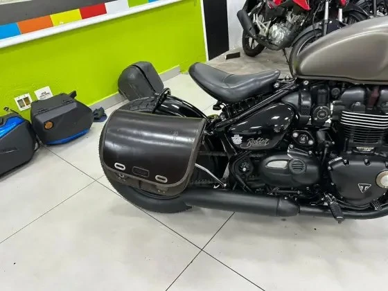 TRIUMPH BONNEVILLE BOBBER 1200