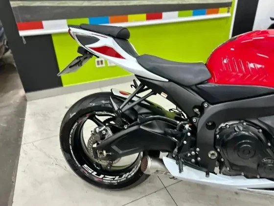 SUZUKI GSX R750 30 ANOS