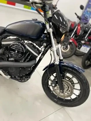 HARLEY-DAVIDSON SPORTSTER XL 883