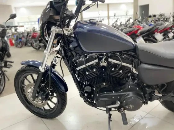 HARLEY-DAVIDSON SPORTSTER XL 883