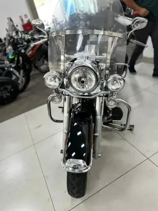 HARLEY-DAVIDSON ROAD KING CLASSIC