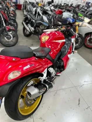 SUZUKI GSX 1300 B-KING