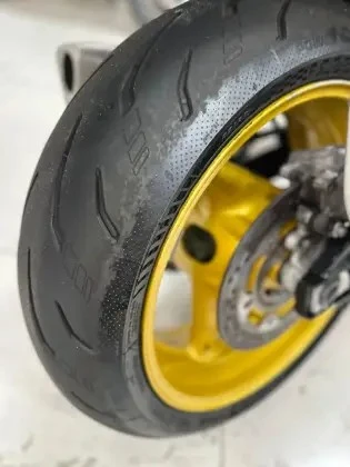 SUZUKI GSX 1300 B-KING