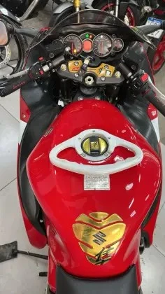 SUZUKI GSX 1300 B-KING