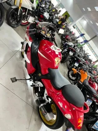 SUZUKI GSX 1300 B-KING