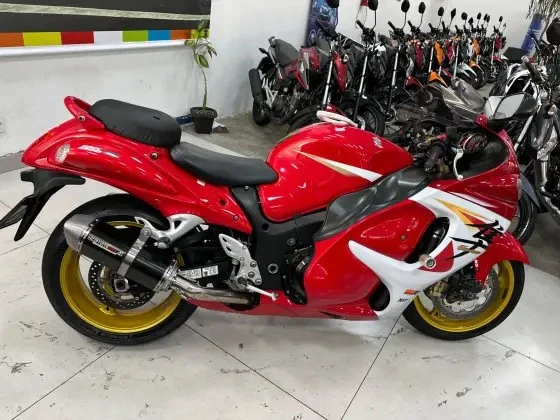 SUZUKI GSX 1300 B-KING