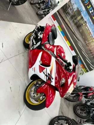 SUZUKI GSX 1300 B-KING