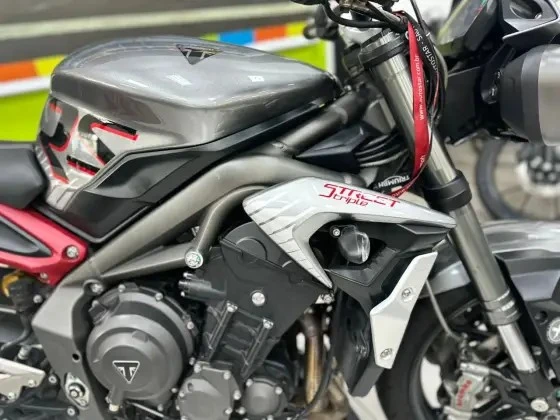 TRIUMPH STREET TRIPLE 765 RS