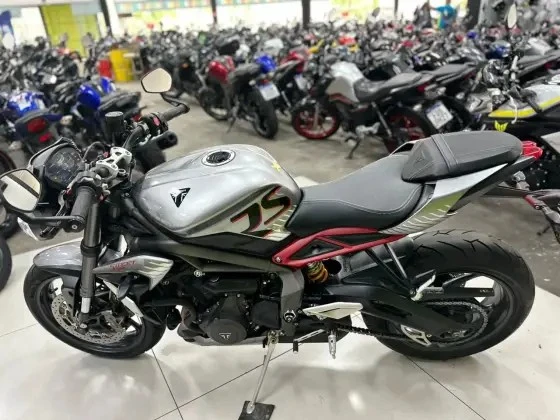 TRIUMPH STREET TRIPLE 765 RS