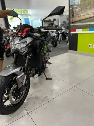 KAWASAKI Z900