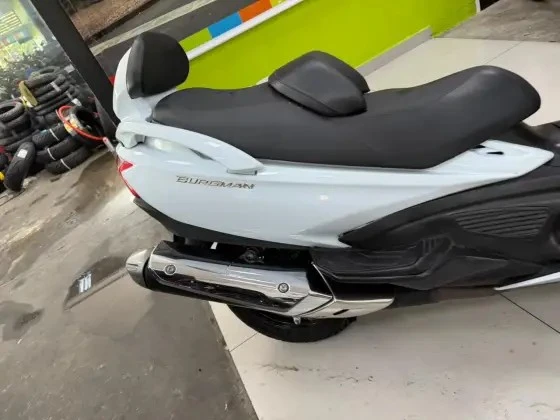 SUZUKI BURGMAN 650 EXECUTIVE