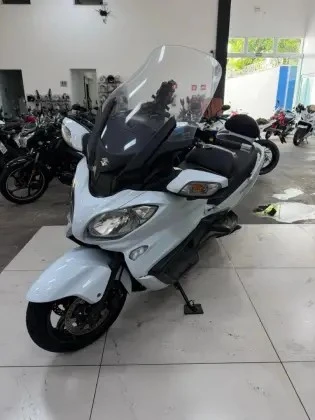 SUZUKI BURGMAN 650 EXECUTIVE