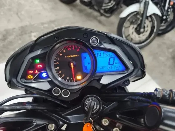 BAJAJ DOMINAR 200
