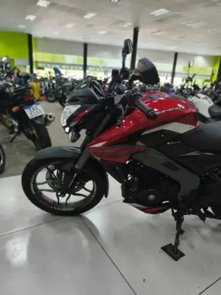 BAJAJ DOMINAR 200
