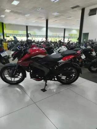 BAJAJ DOMINAR 200