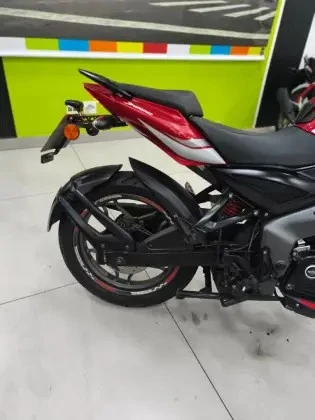 BAJAJ DOMINAR 200