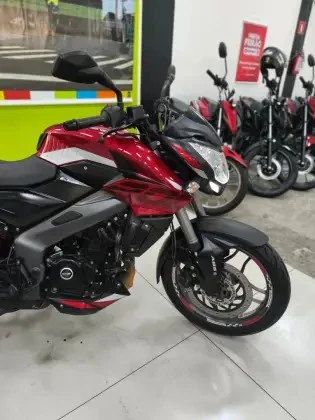 BAJAJ DOMINAR 200