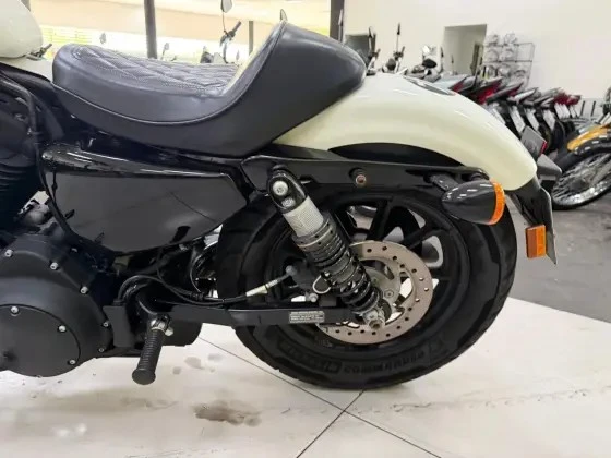 HARLEY-DAVIDSON SPORTSTER 1200 CUSTOM