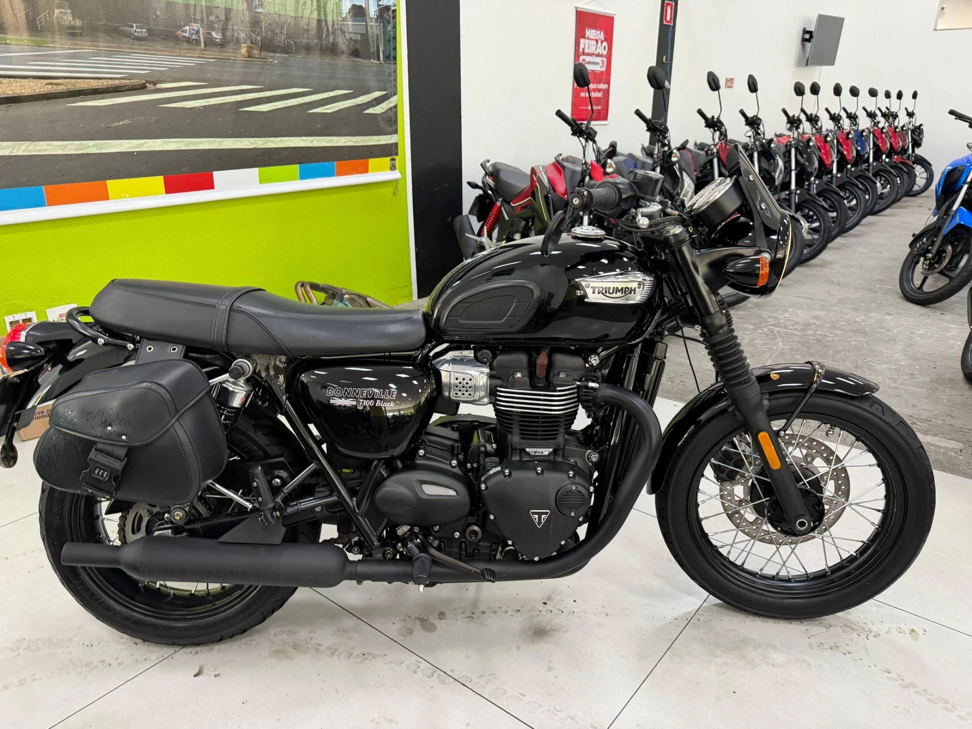 TRIUMPH BONNEVILLE T100 BLACK 900