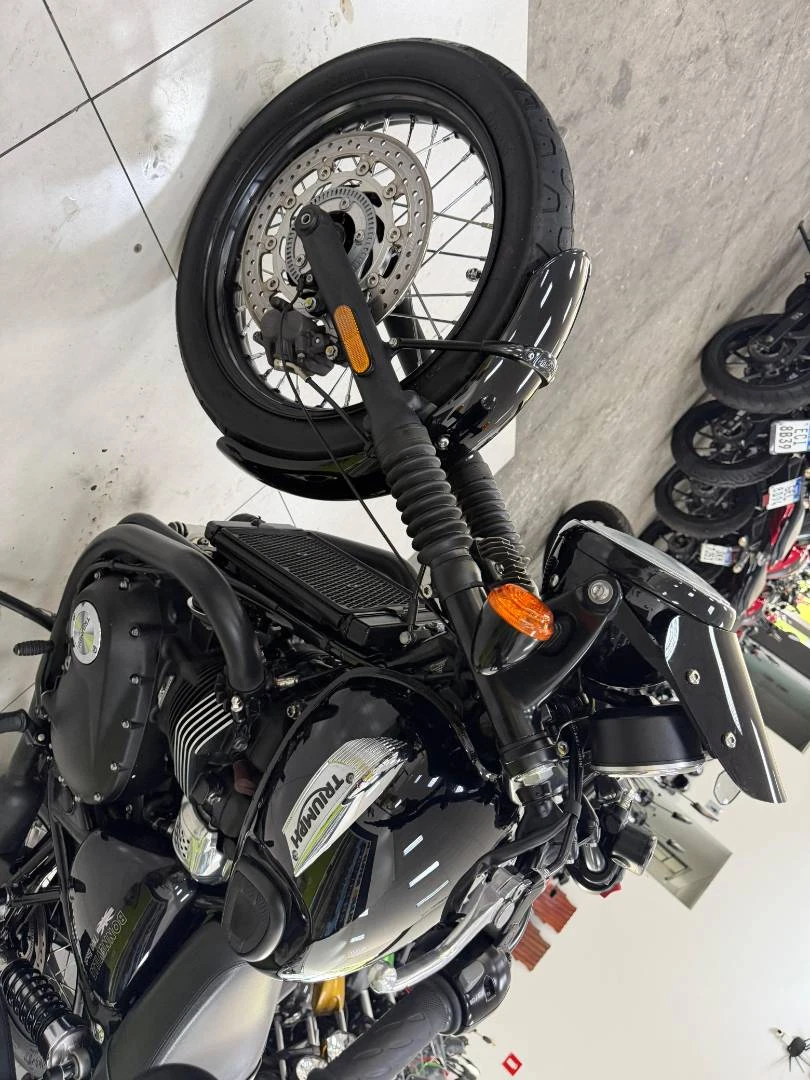 TRIUMPH BONNEVILLE T100 BLACK 900