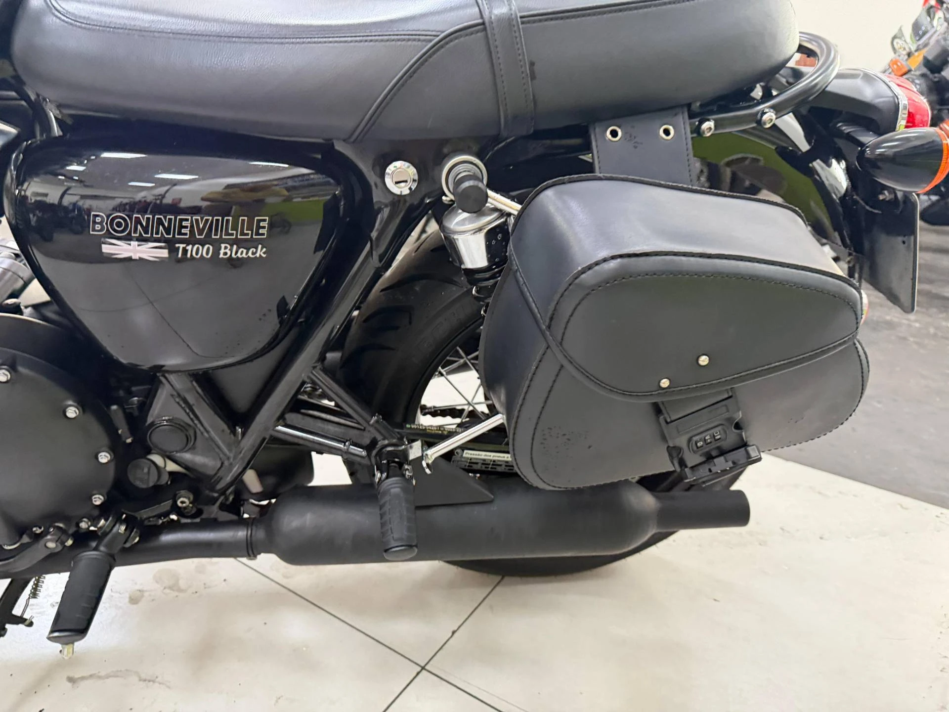 TRIUMPH BONNEVILLE T100 BLACK 900