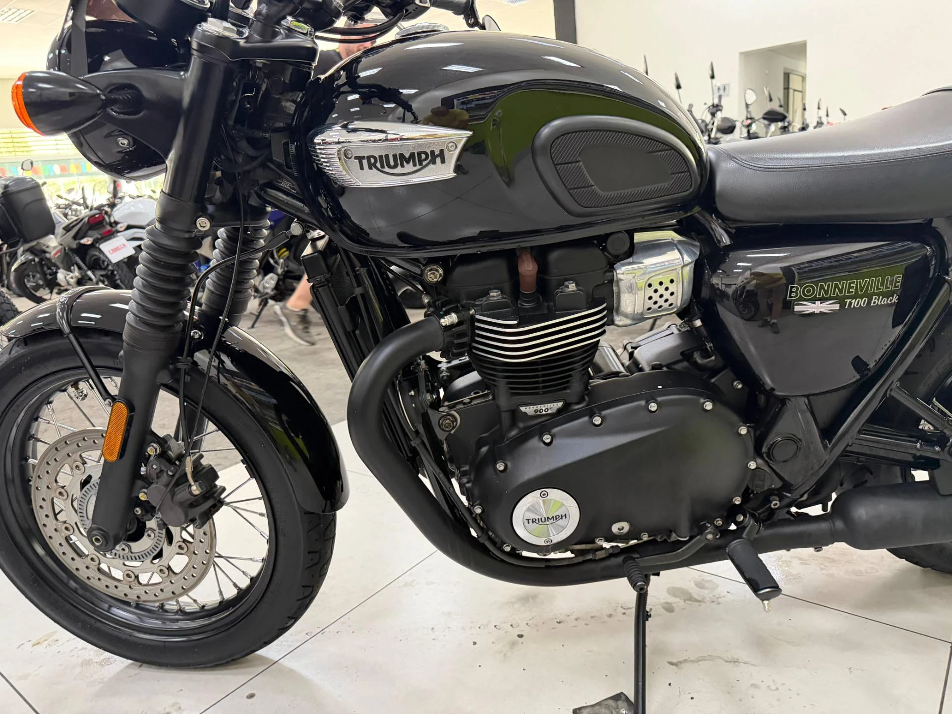 TRIUMPH BONNEVILLE T100 BLACK 900