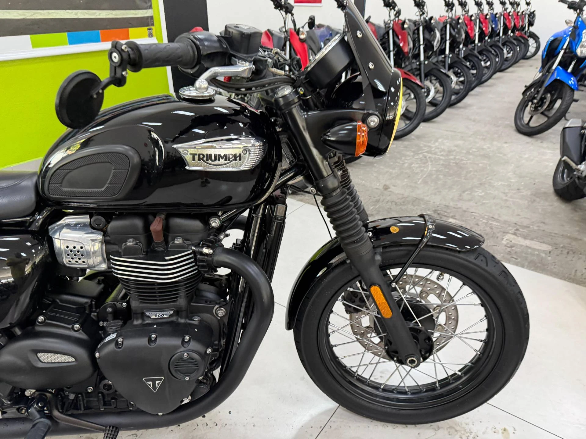 TRIUMPH BONNEVILLE T100 BLACK 900