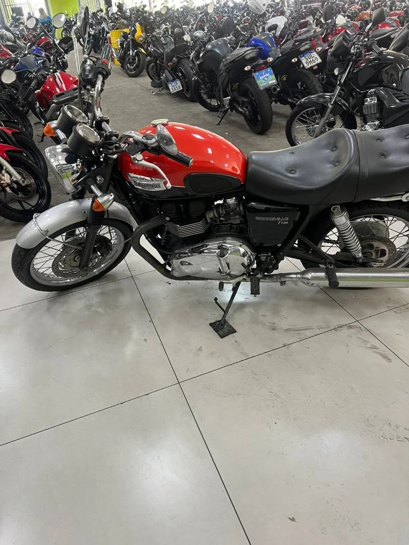 TRIUMPH BONNEVILLE T100 BLACK 900