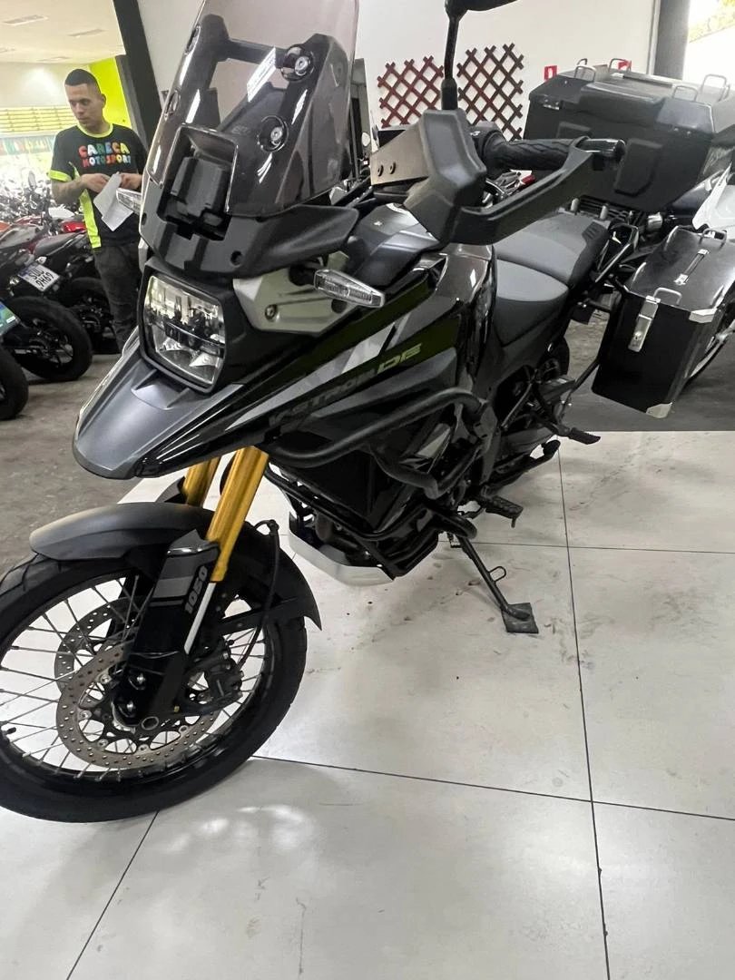 SUZUKI V STROM 1050