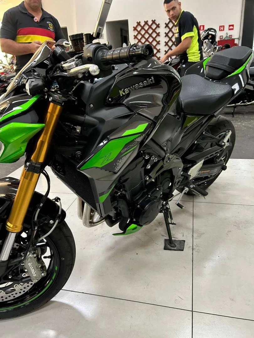 KAWASAKI Z900 R EDITION