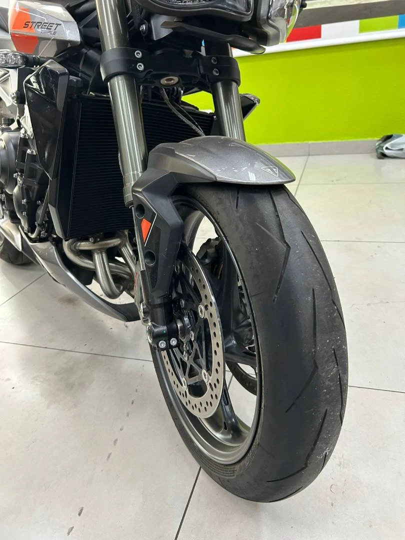 TRIUMPH STREET TRIPLE 765 RS