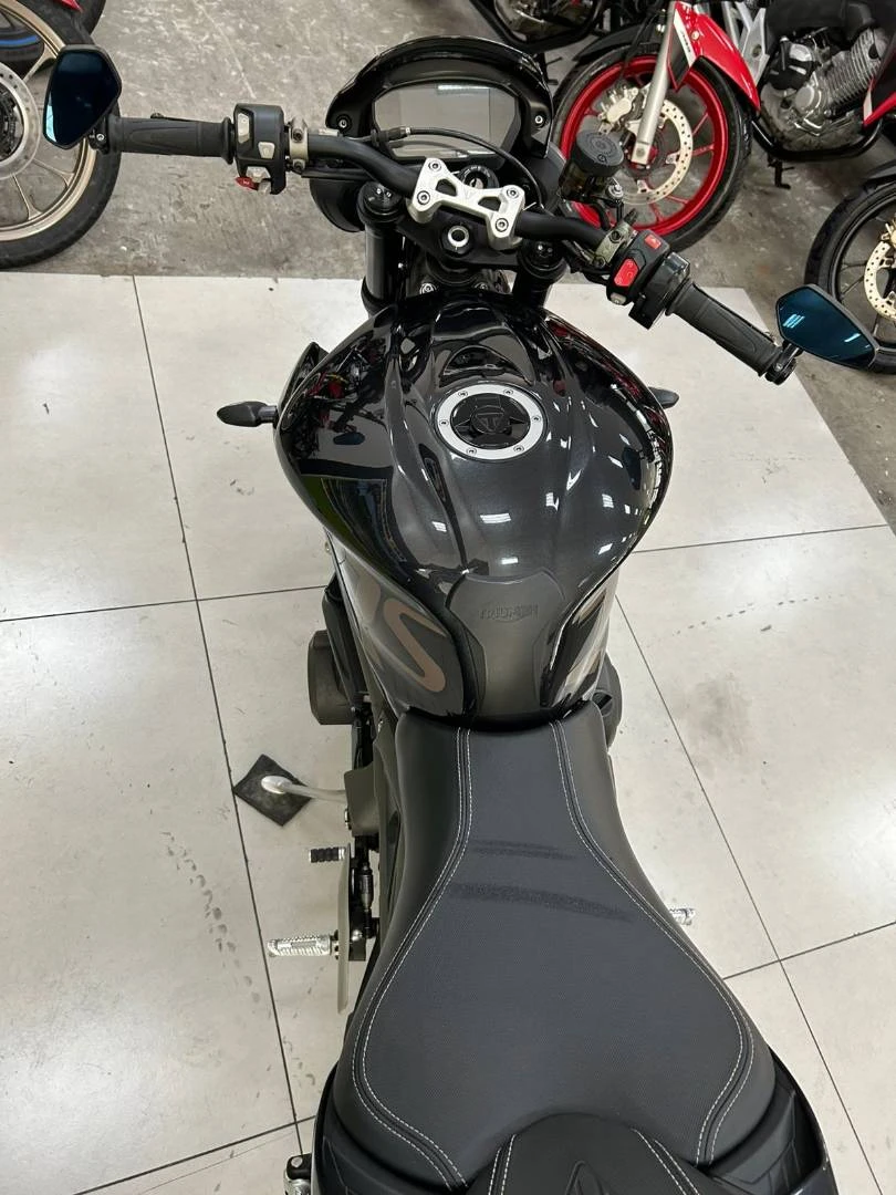 TRIUMPH STREET TRIPLE 765 RS