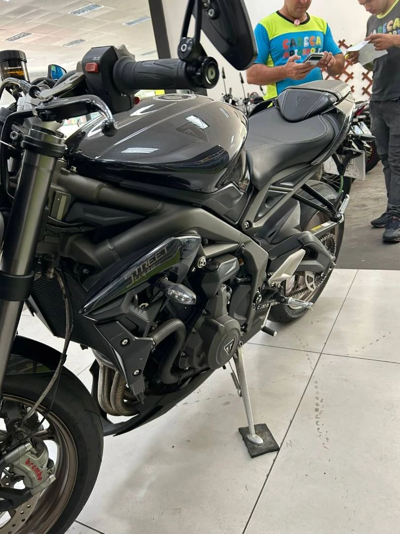 TRIUMPH STREET TRIPLE 765 RS