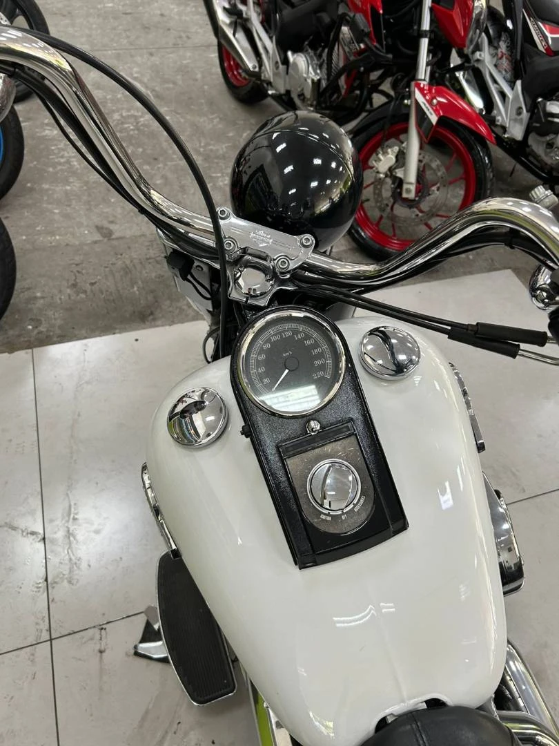 HARLEY-DAVIDSON ROAD KING CUSTOM