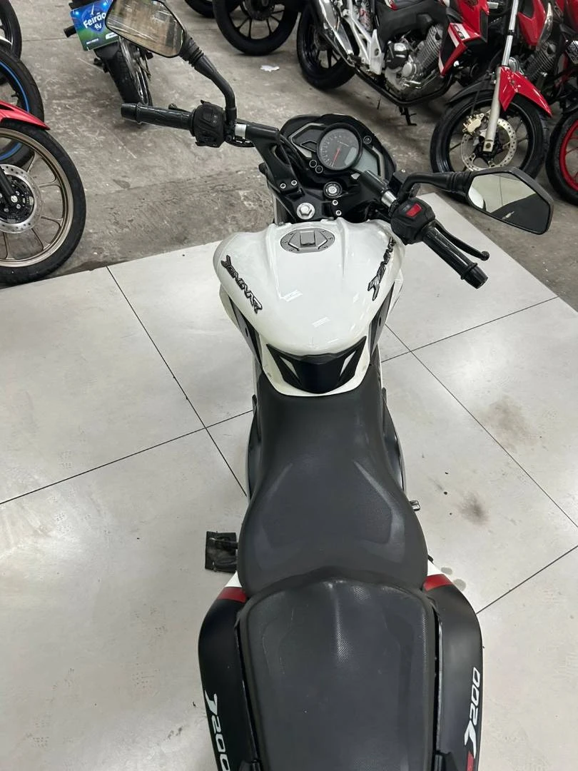 BAJAJ DOMINAR 200