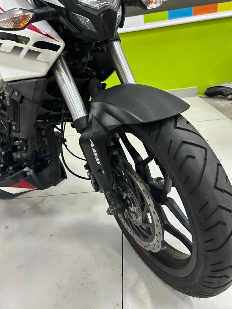 BAJAJ DOMINAR 200