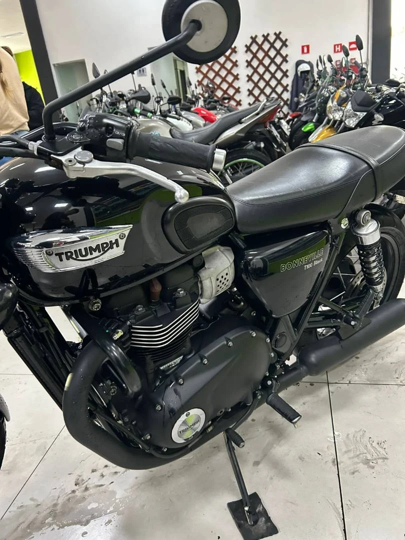 TRIUMPH BONNEVILLE T100 BLACK 900
